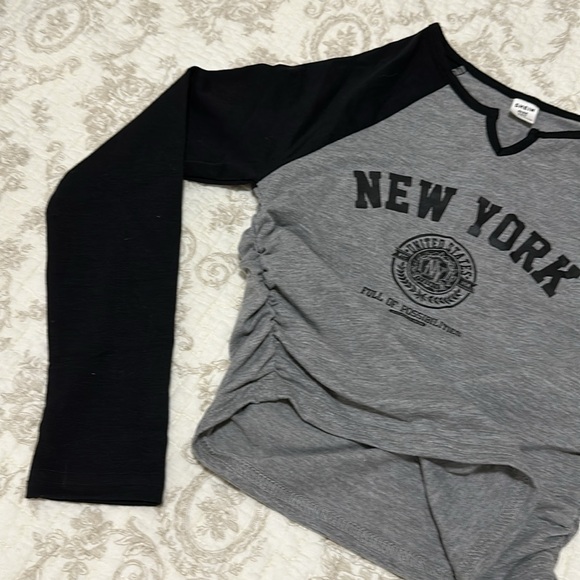 Brand new 10 yrs old girl long sleeves t-shirt - Picture 2 of 2